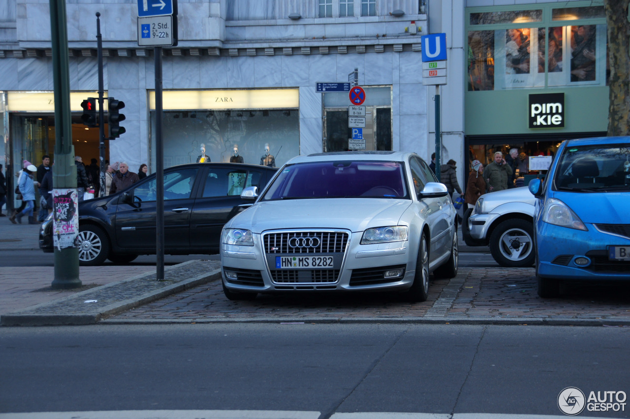 Audi S8 D3