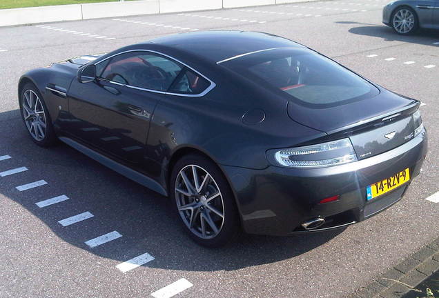 Aston Martin V8 Vantage S