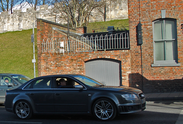 Audi RS4 Sedan