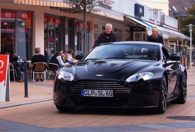 Aston Martin V12 Vantage Carbon Black Edition