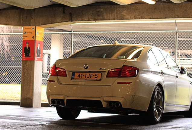 BMW M5 F10 2011