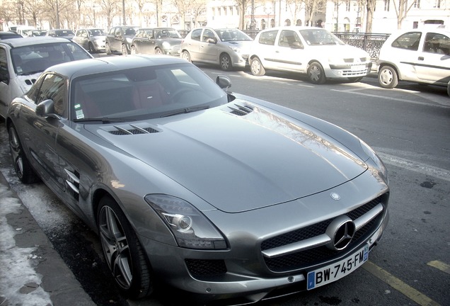 Mercedes-Benz SLS AMG