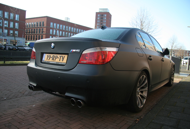 BMW M5 E60 2005