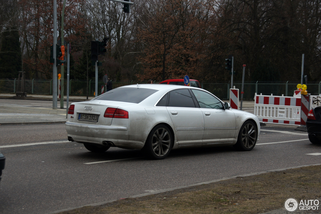 Audi S8 D3