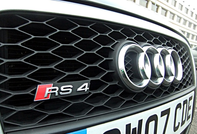 Audi RS4 Sedan