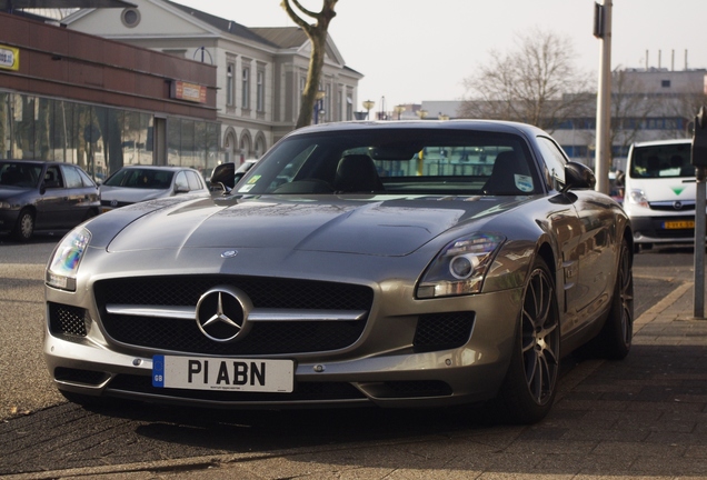 Mercedes-Benz SLS AMG