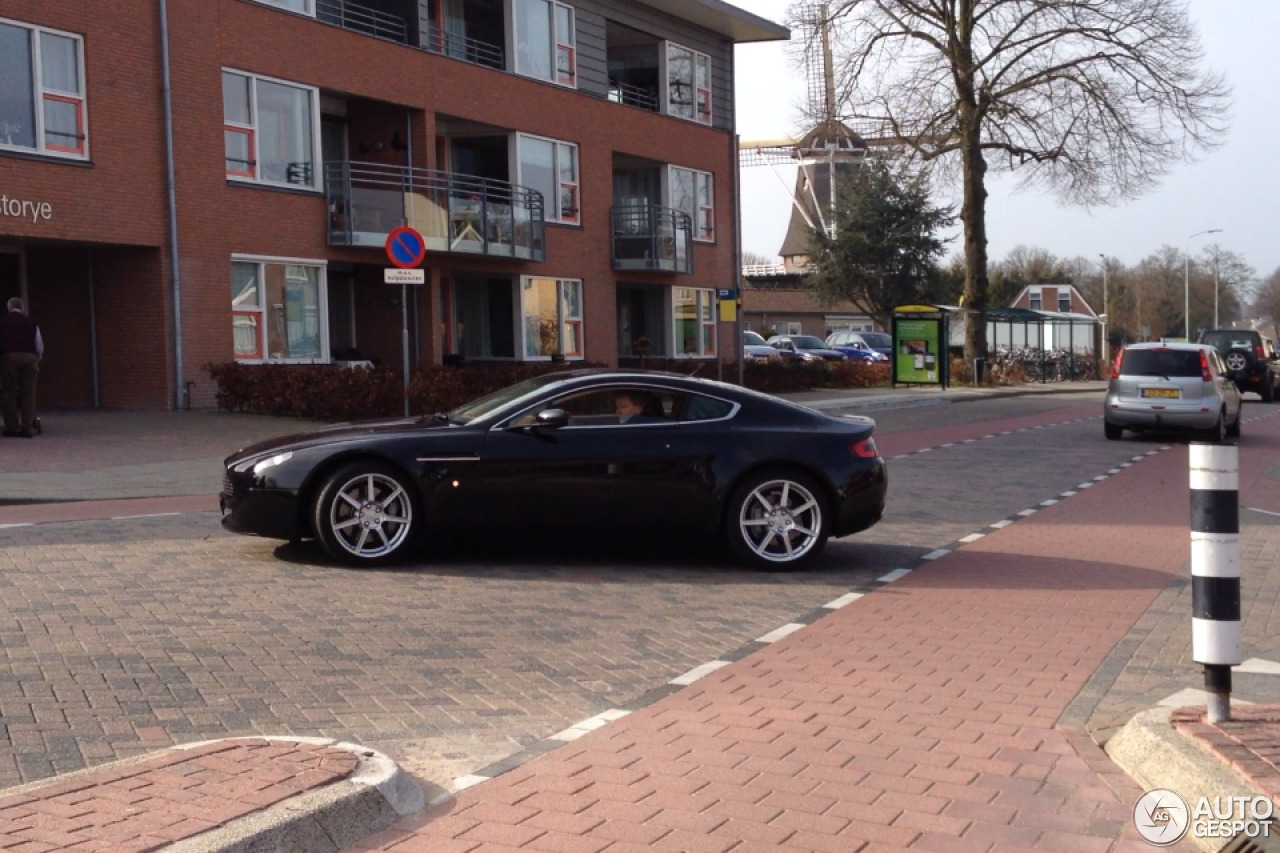 Aston Martin V8 Vantage