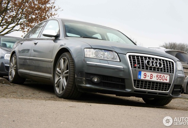 Audi S8 D3