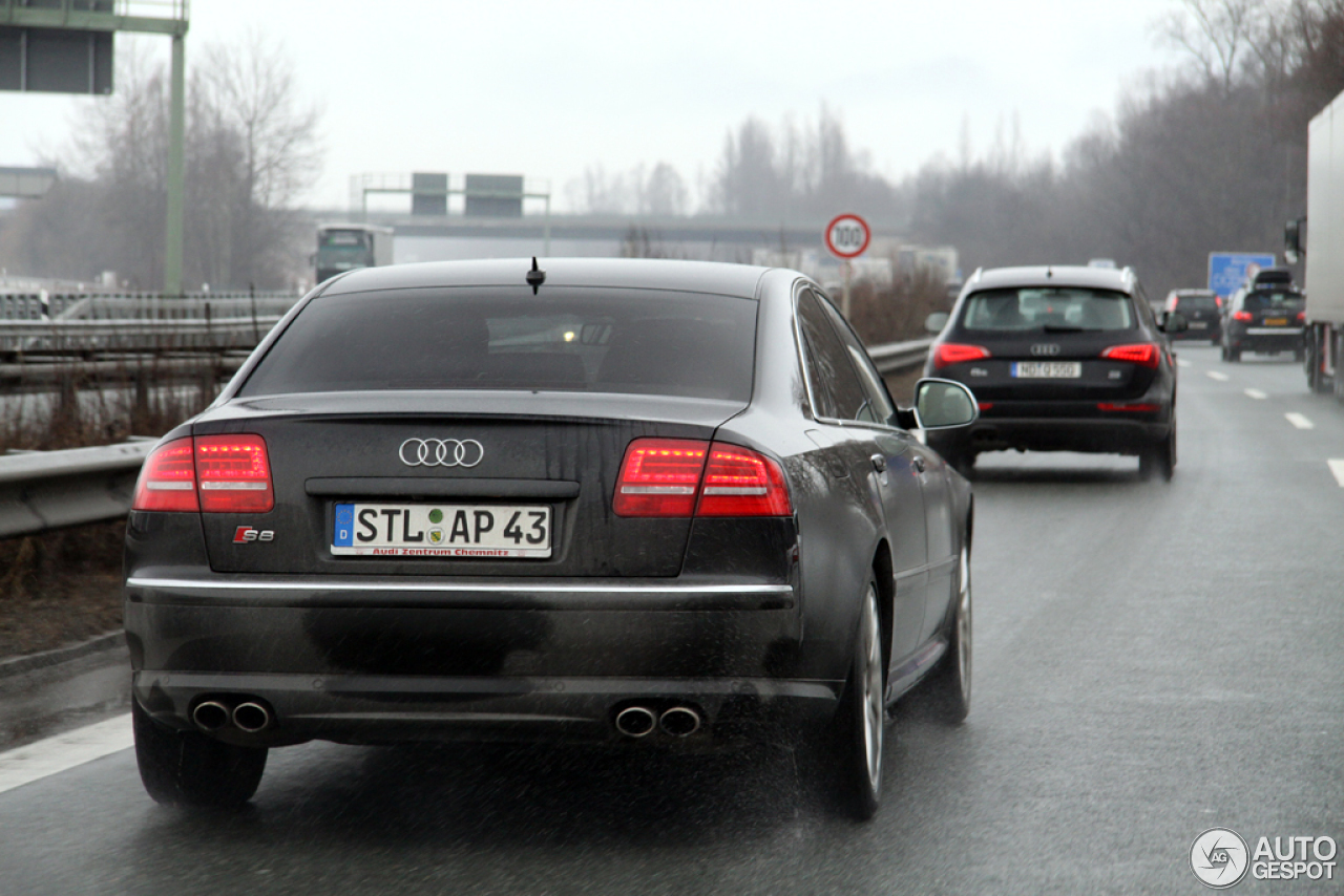 Audi S8 D3