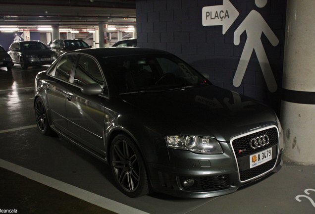 Audi RS4 Sedan