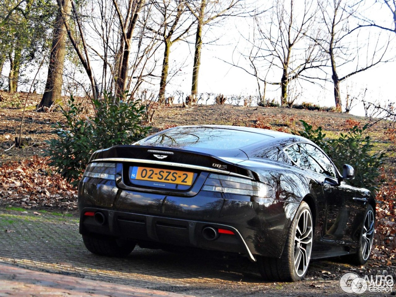 Aston Martin DBS Carbon Black Edition