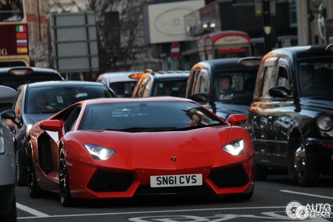 Lamborghini Aventador LP700-4