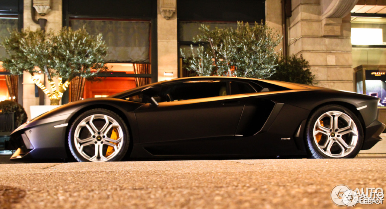 Lamborghini Aventador LP700-4