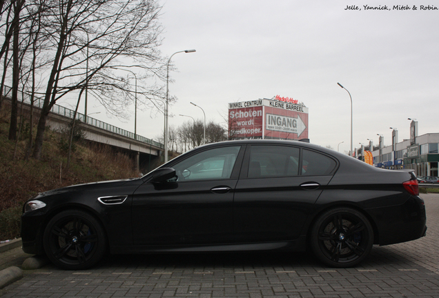 BMW M5 F10 2011