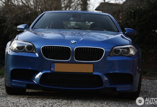 BMW M5 F10 2011