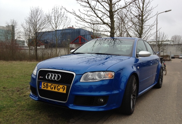 Audi RS4 Sedan