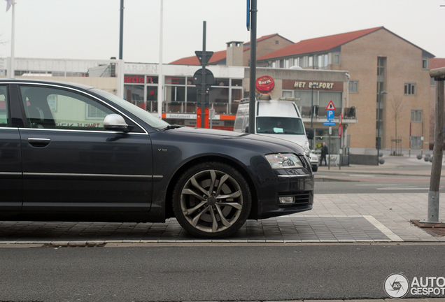 Audi S8 D3