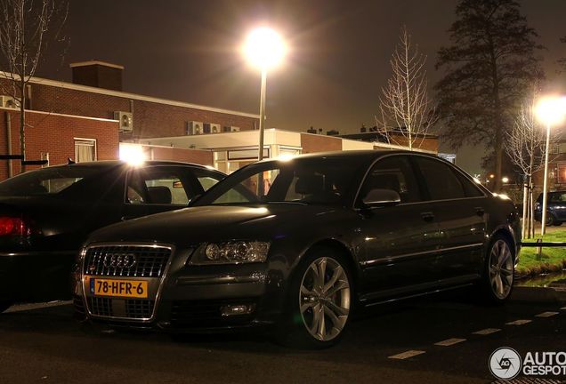 Audi S8 D3