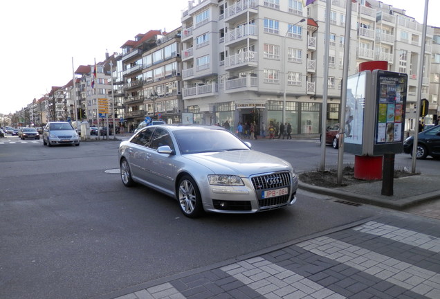 Audi S8 D3