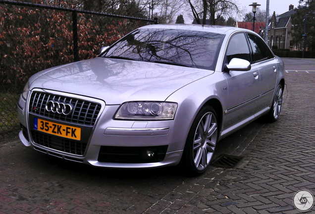 Audi S8 D3