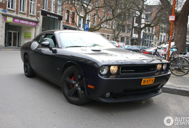 Dodge Challenger SRT-8