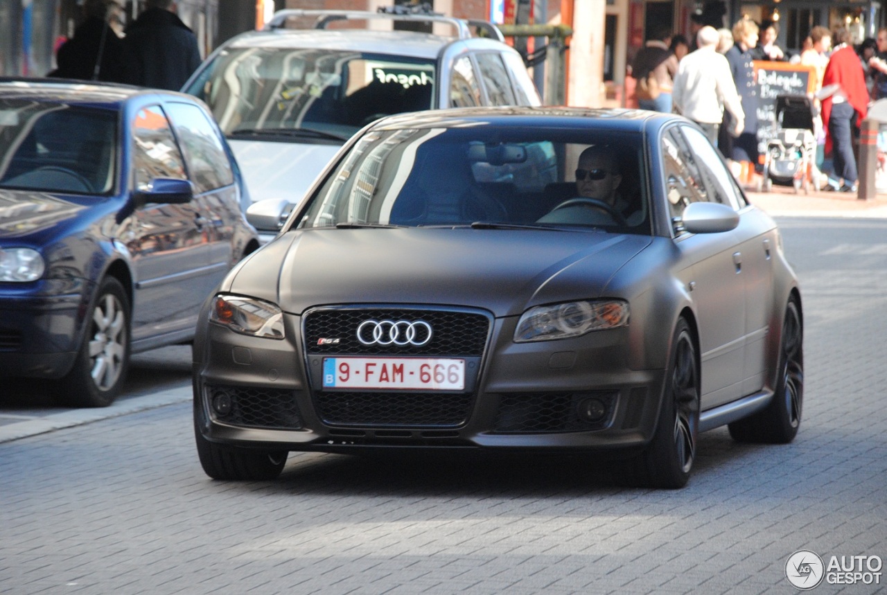 Audi RS4 Sedan