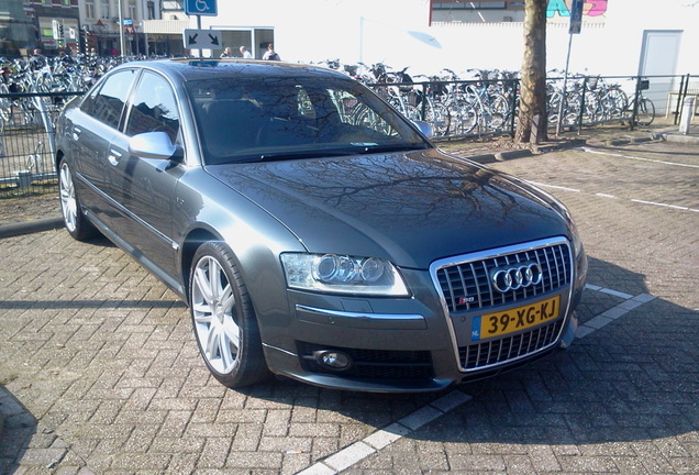 Audi S8 D3