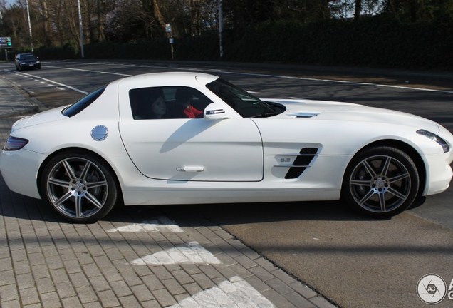 Mercedes-Benz SLS AMG