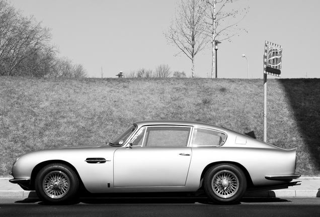 Aston Martin DB6 Vantage MKI