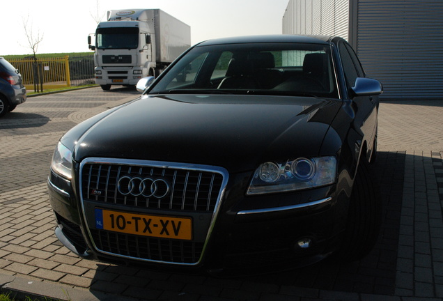 Audi S8 D3