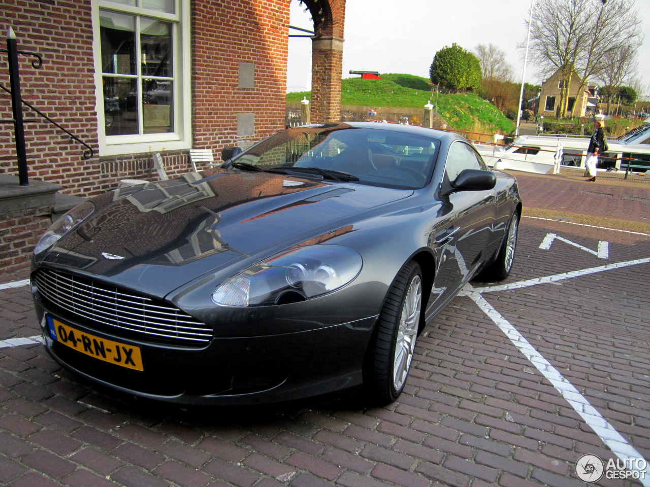 Aston Martin DB9