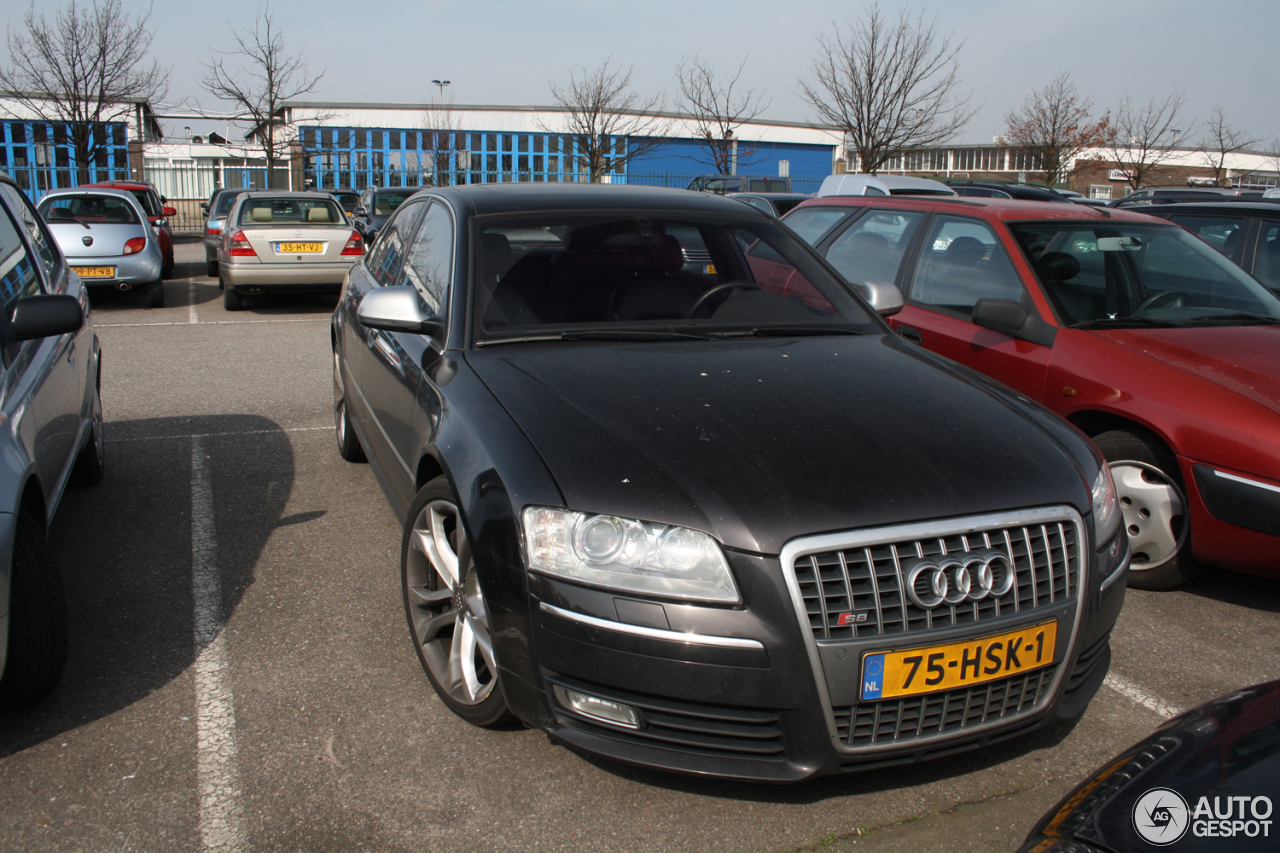 Audi S8 D3