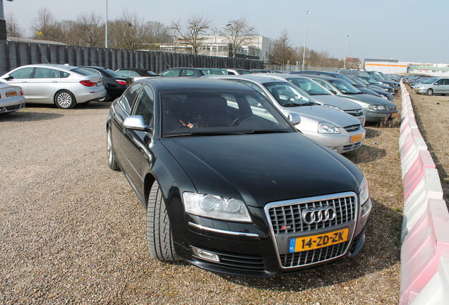 Audi S8 D3