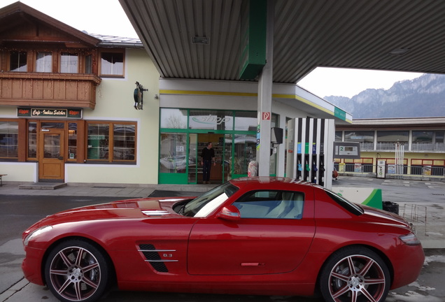 Mercedes-Benz SLS AMG