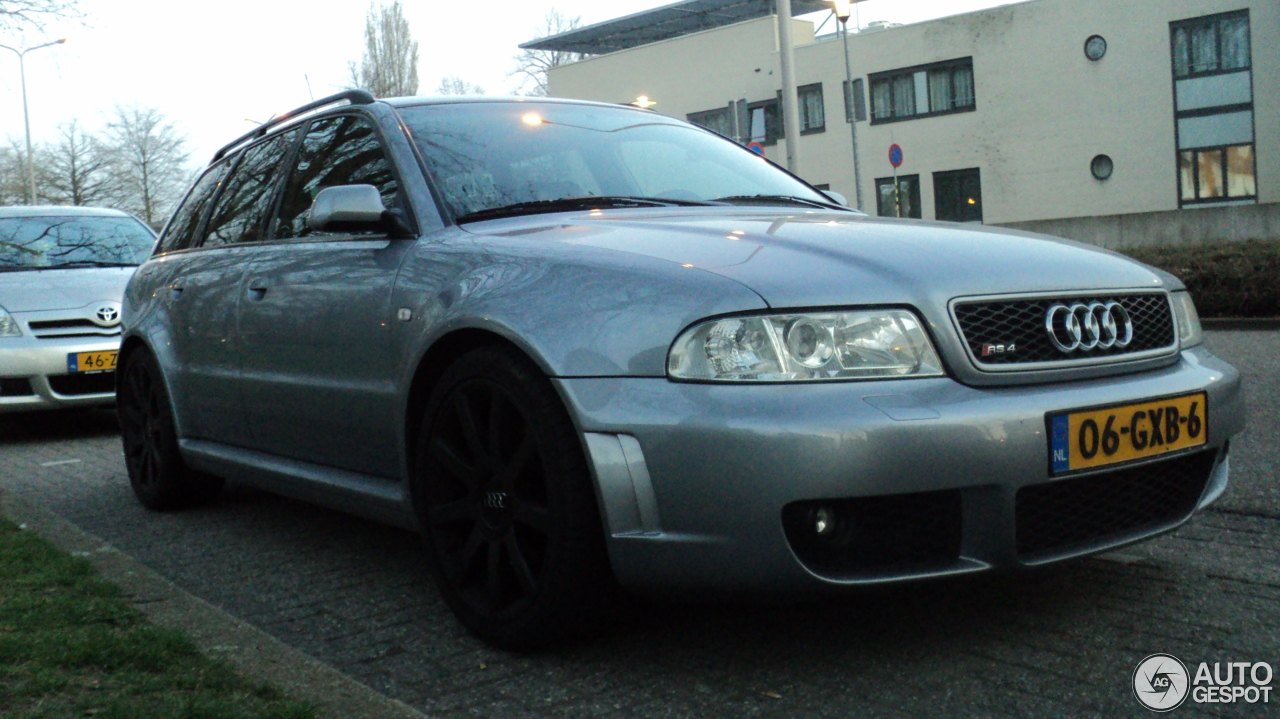 Audi RS4 Avant B5