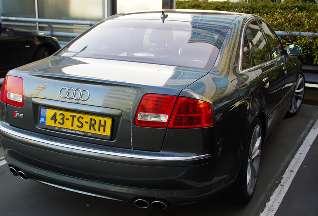 Audi S8 D3