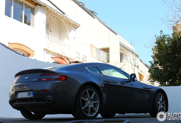 Aston Martin V8 vantage