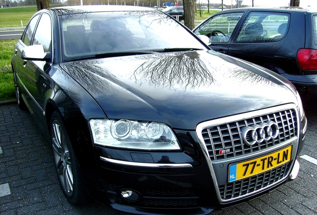 Audi S8 D3