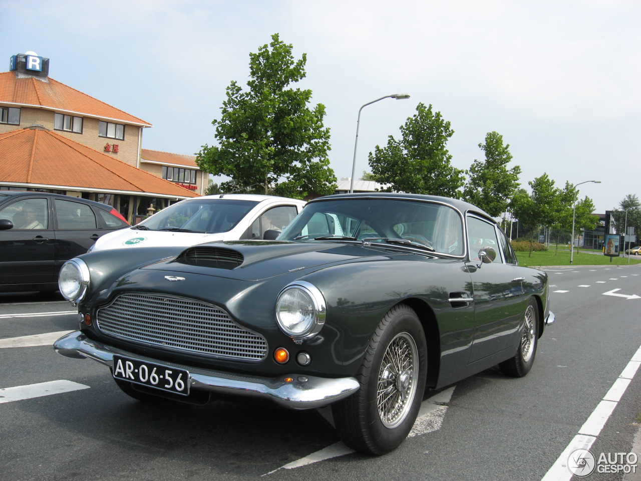 Aston Martin DB4