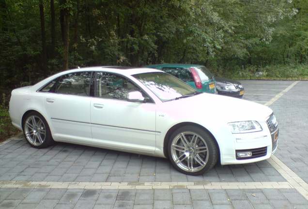 Audi S8 D3