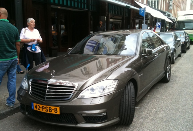 Mercedes-Benz S 63 AMG W221 2011