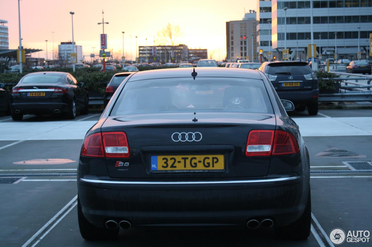 Audi S8 D3