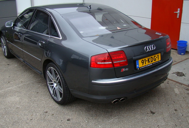 Audi S8 D3