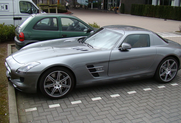 Mercedes-Benz SLS AMG