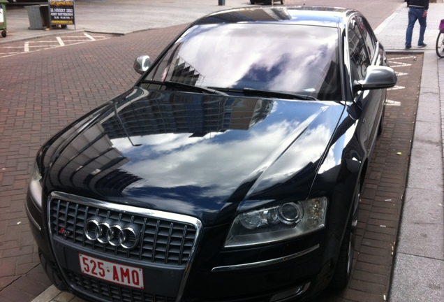 Audi S8 D3