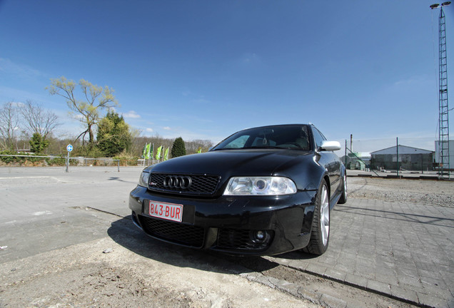 Audi RS4 Avant B5