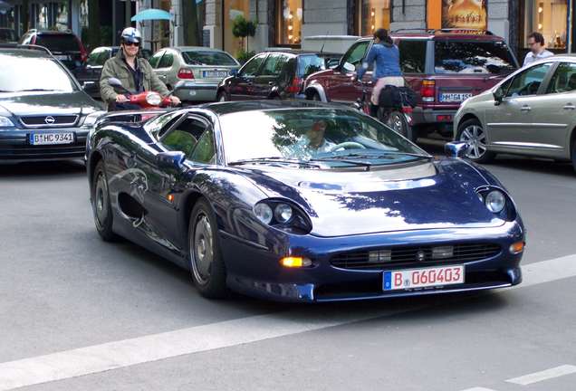 Jaguar XJ220