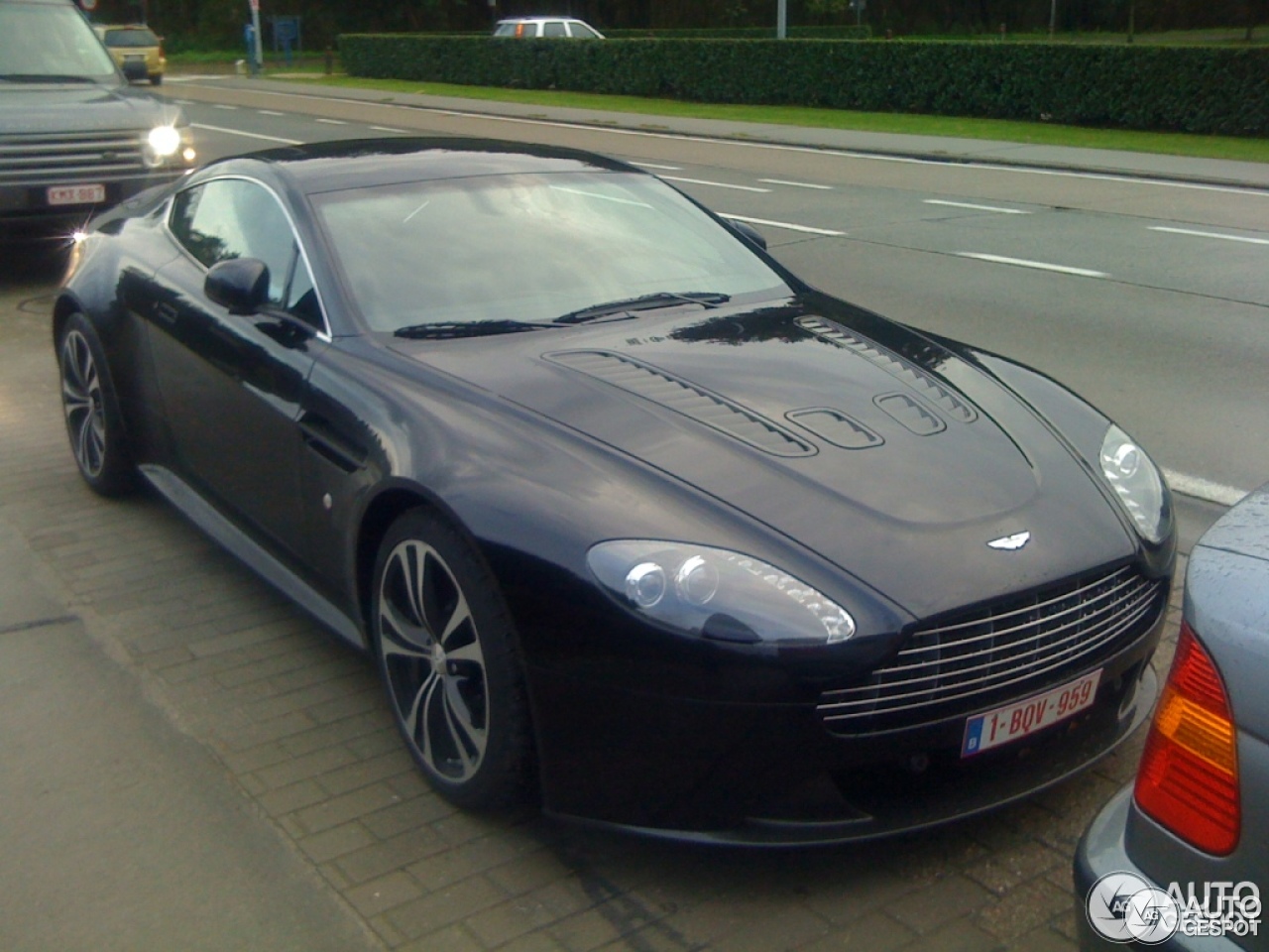 Aston Martin V12 Vantage Carbon Black Edition