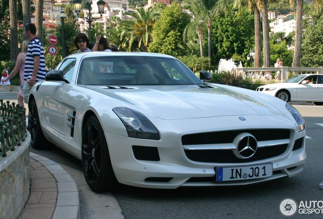 Mercedes-Benz SLS AMG