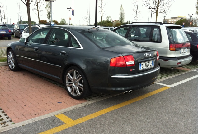 Audi S8 D3